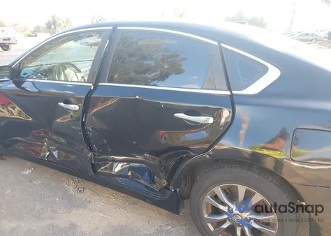 2015 Nissan Altima 2.5 S z USA, uszkodzony, nr VIN 1N4AL3AP3FN915368